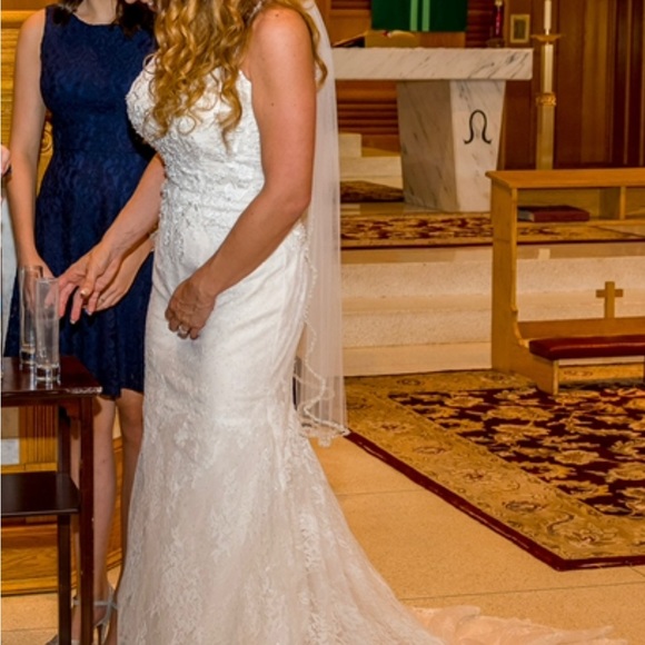 Lace Wedding Dress IF YOU WANT THIS FIND IT ON F B. I WILL NOT SEND FROM HERE - Picture 6 of 8